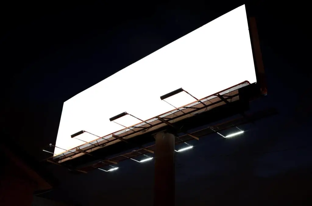 Durable and Bright Commercial Outdoor Sign Lights for Businesses